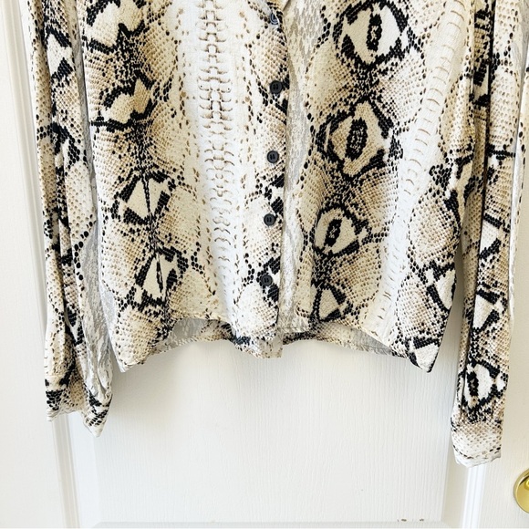 Topshop Snakeskin Print Button Up Shirt Blouse Cream and Black Size 6 - Picture 8 of 16